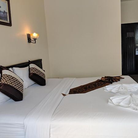 Kanokan Hotel Kanchanaburi Exterior foto