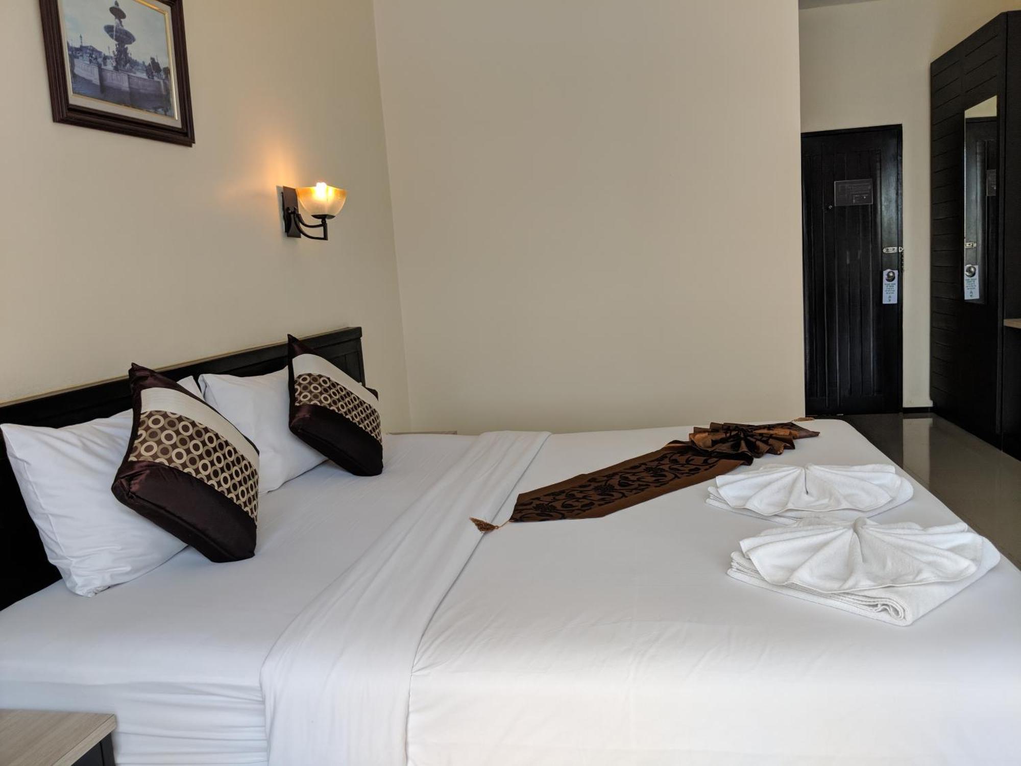 Kanokan Hotel Kanchanaburi Exterior foto