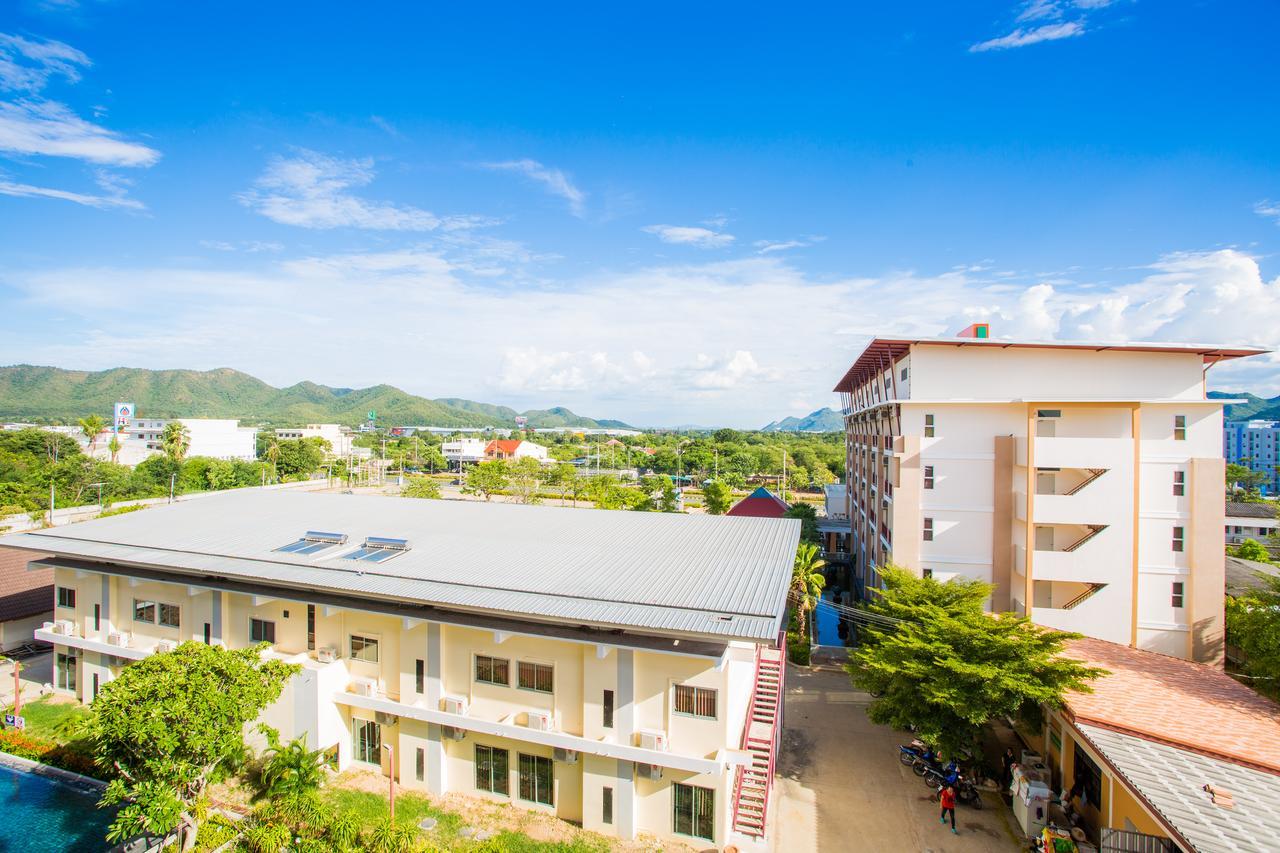 Kanokan Hotel Kanchanaburi Exterior foto