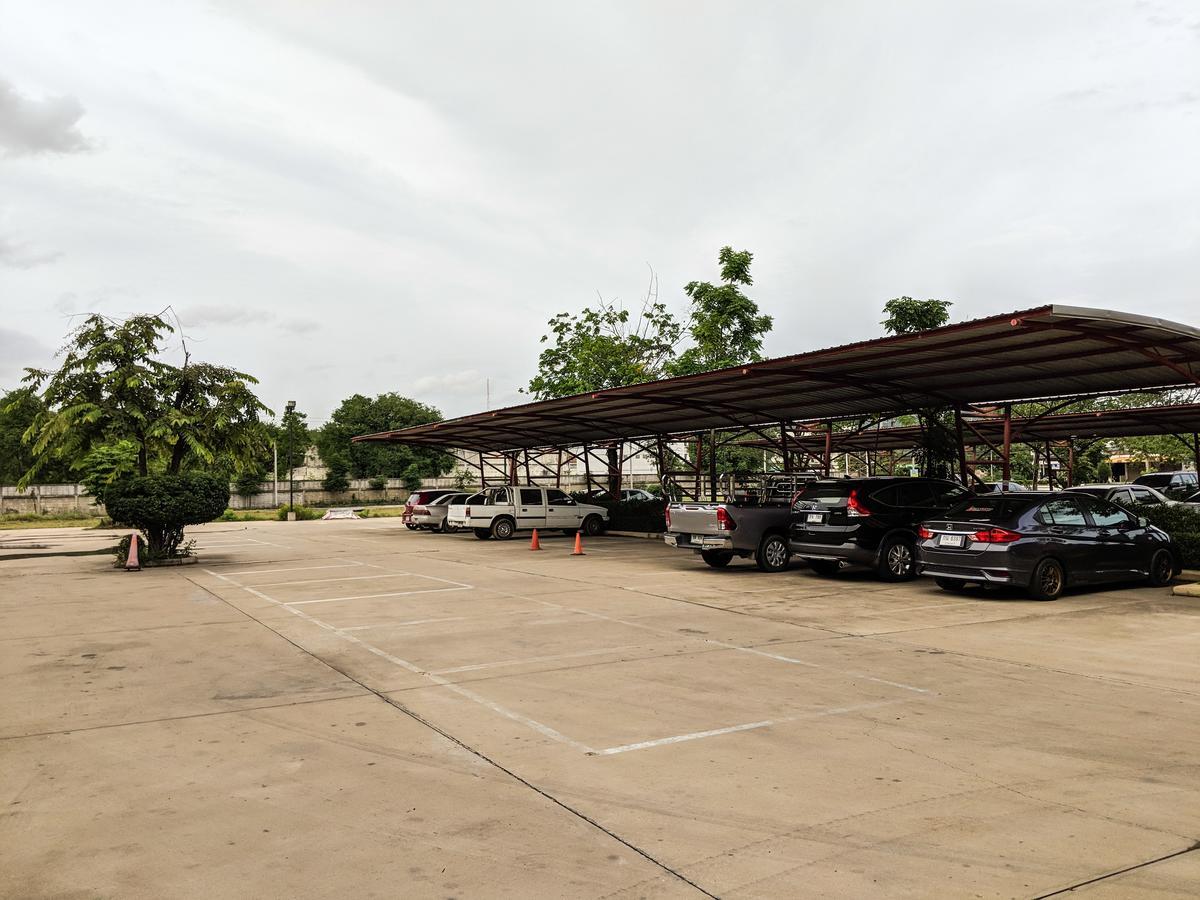Kanokan Hotel Kanchanaburi Exterior foto