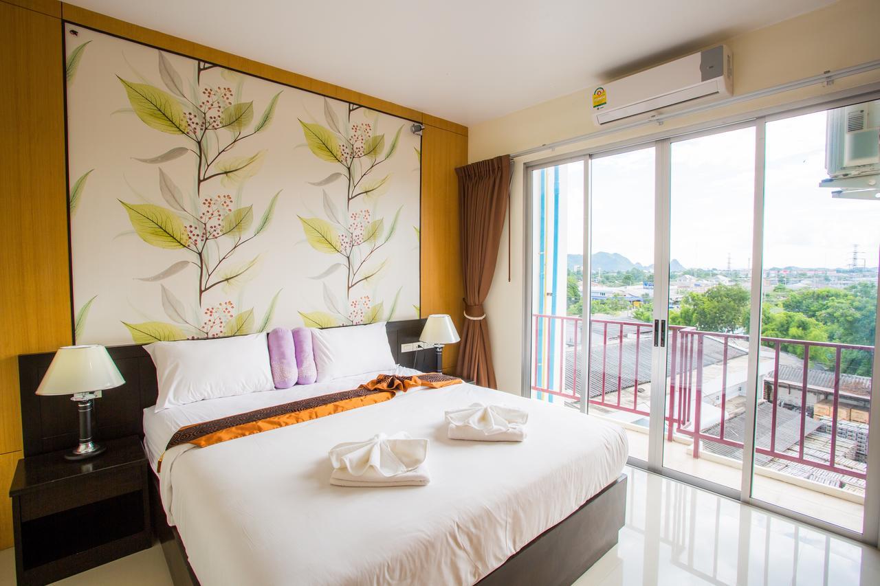 Kanokan Hotel Kanchanaburi Exterior foto