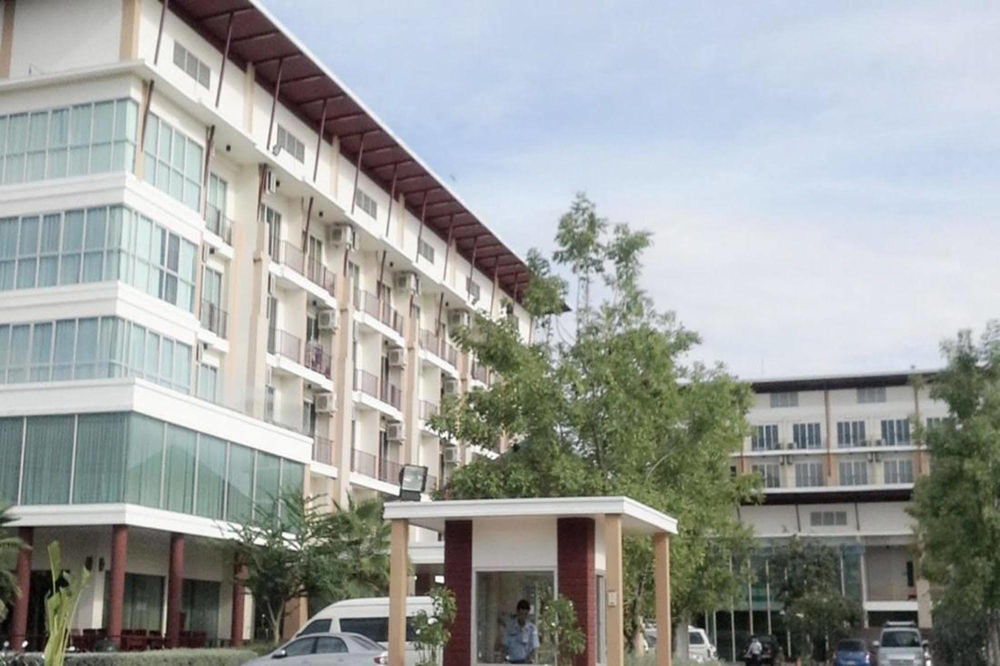 Kanokan Hotel Kanchanaburi Exterior foto