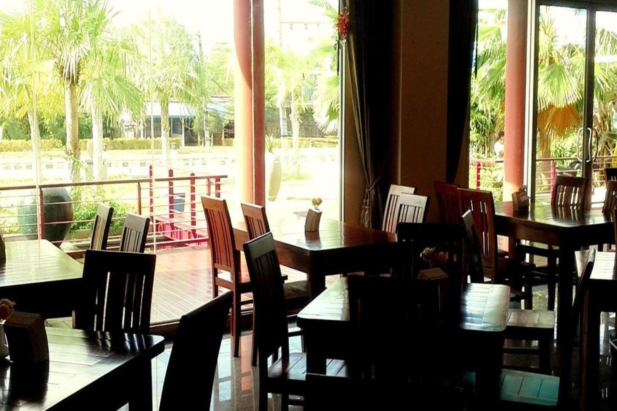 Kanokan Hotel Kanchanaburi Exterior foto