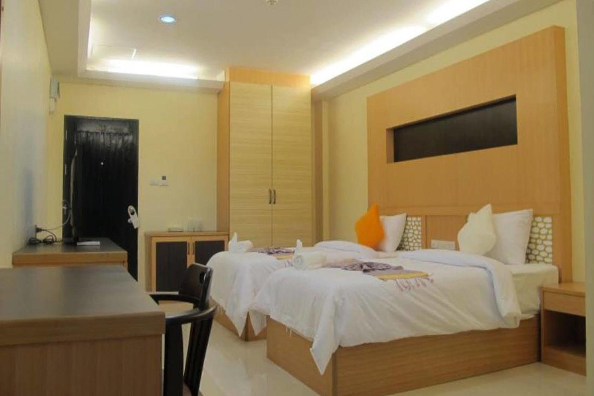 Kanokan Hotel Kanchanaburi Exterior foto
