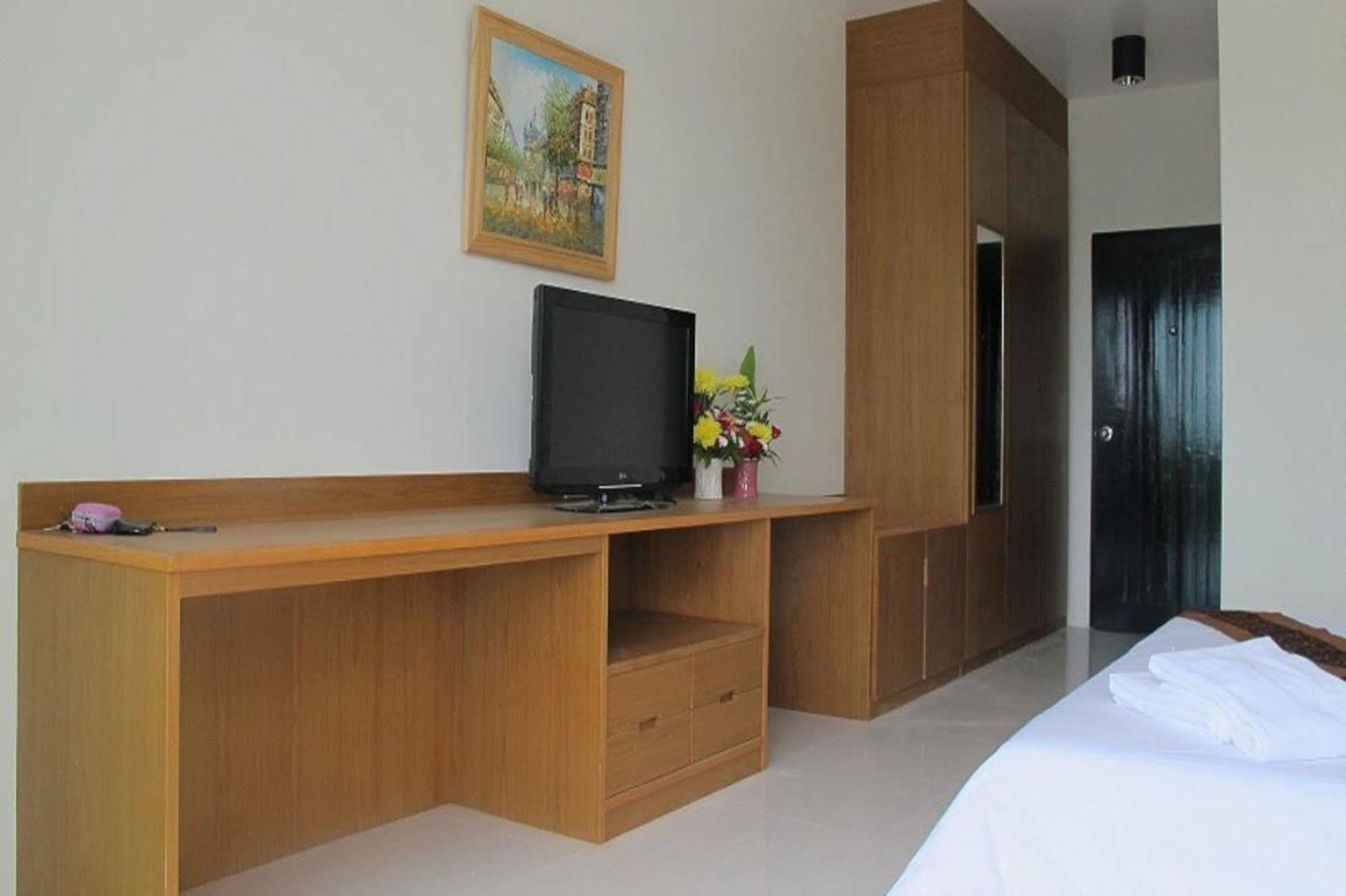 Kanokan Hotel Kanchanaburi Exterior foto