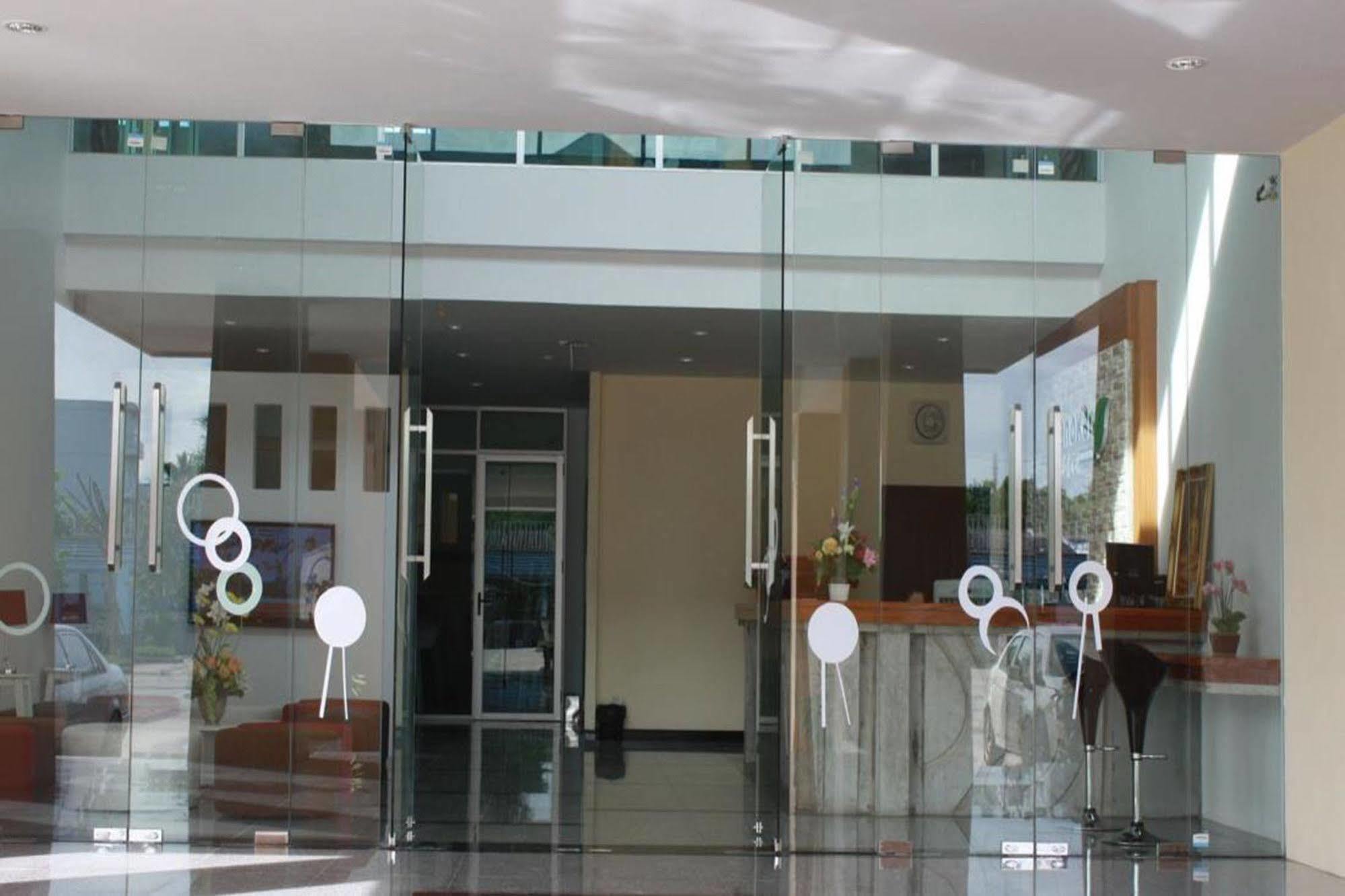 Kanokan Hotel Kanchanaburi Exterior foto