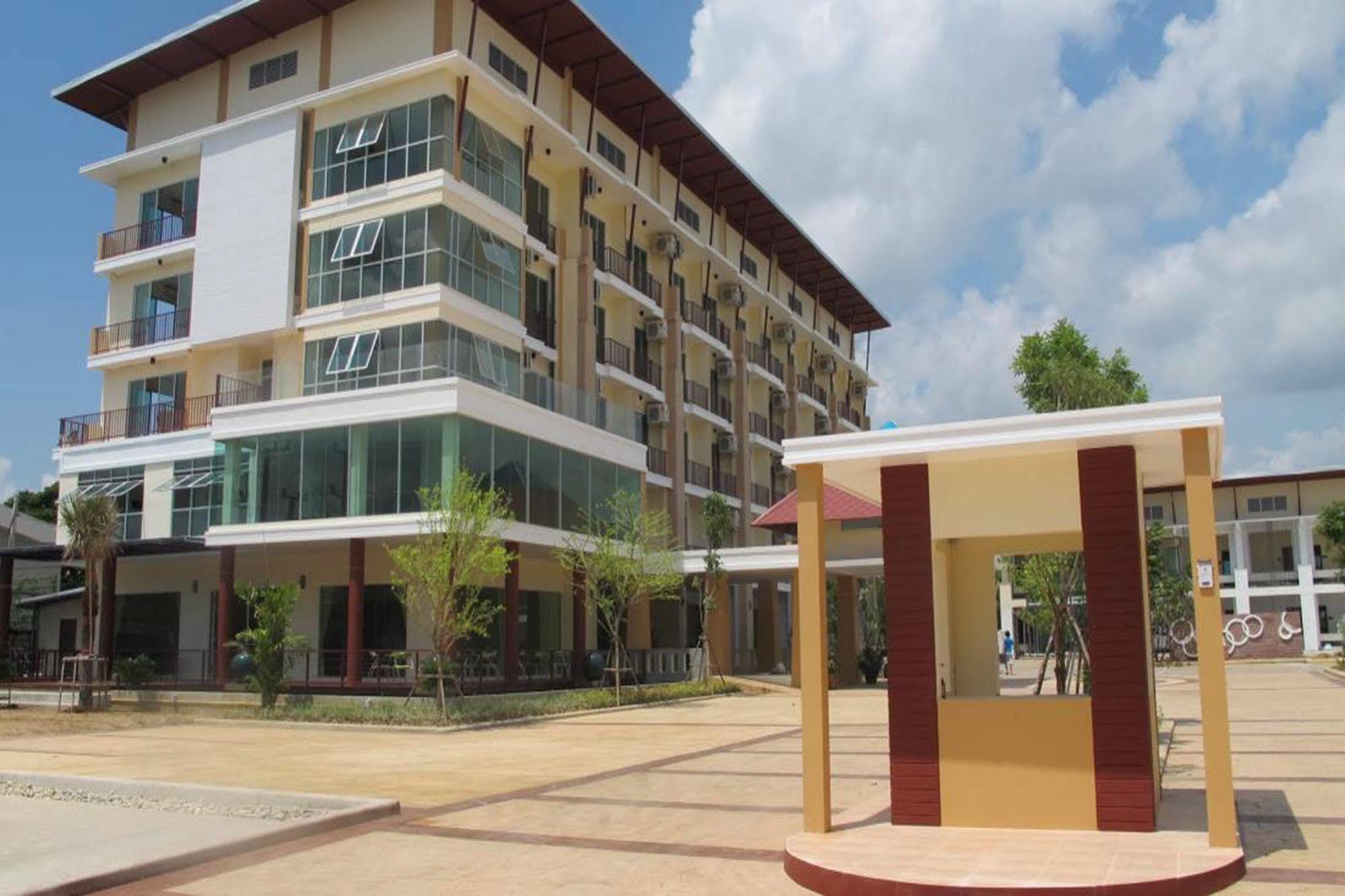 Kanokan Hotel Kanchanaburi Exterior foto