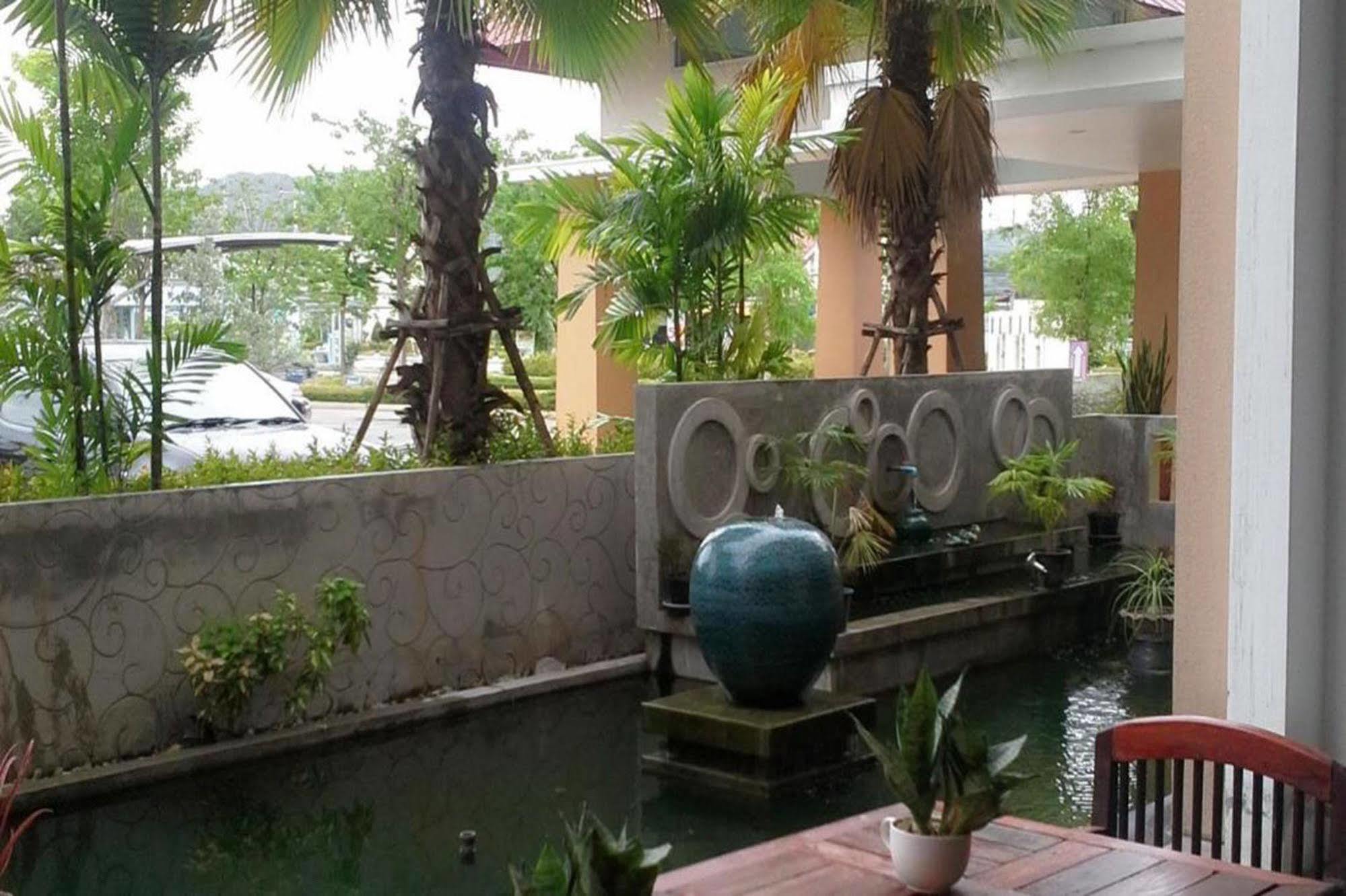 Kanokan Hotel Kanchanaburi Exterior foto